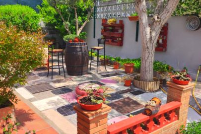 Parte lateral jardin