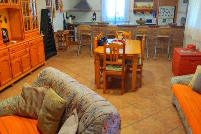 Vista salón y cocina americana
